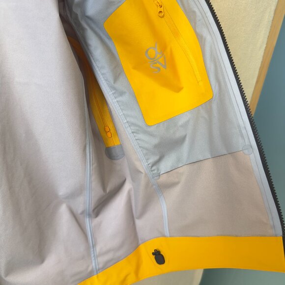 Arcteryx Beta Series Beta LT Hooded Hardshell Jacket, Size M - Picture 8 of 8